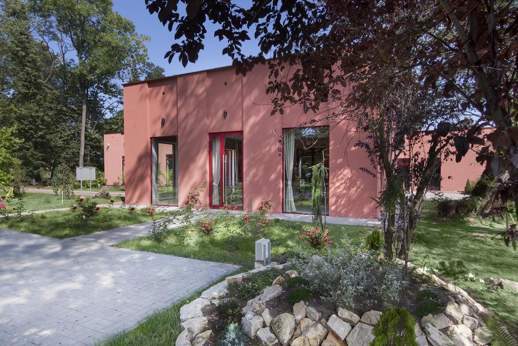 Palac Nieznanice Zabytek Goscinny Ze Spa 外观 照片
