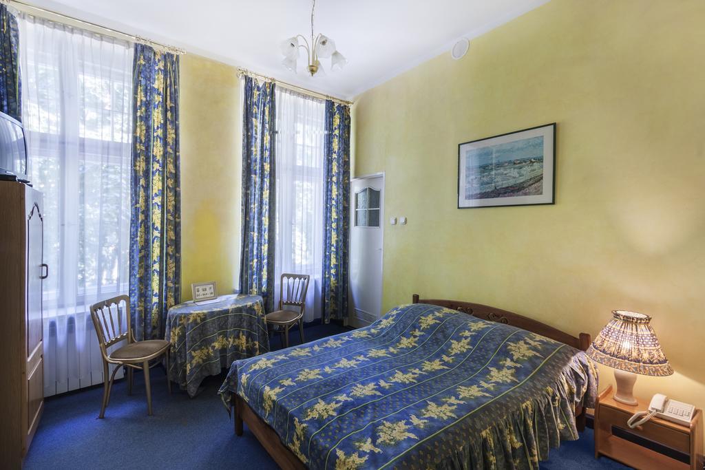 Palac Nieznanice Zabytek Goscinny Ze Spa 客房 照片