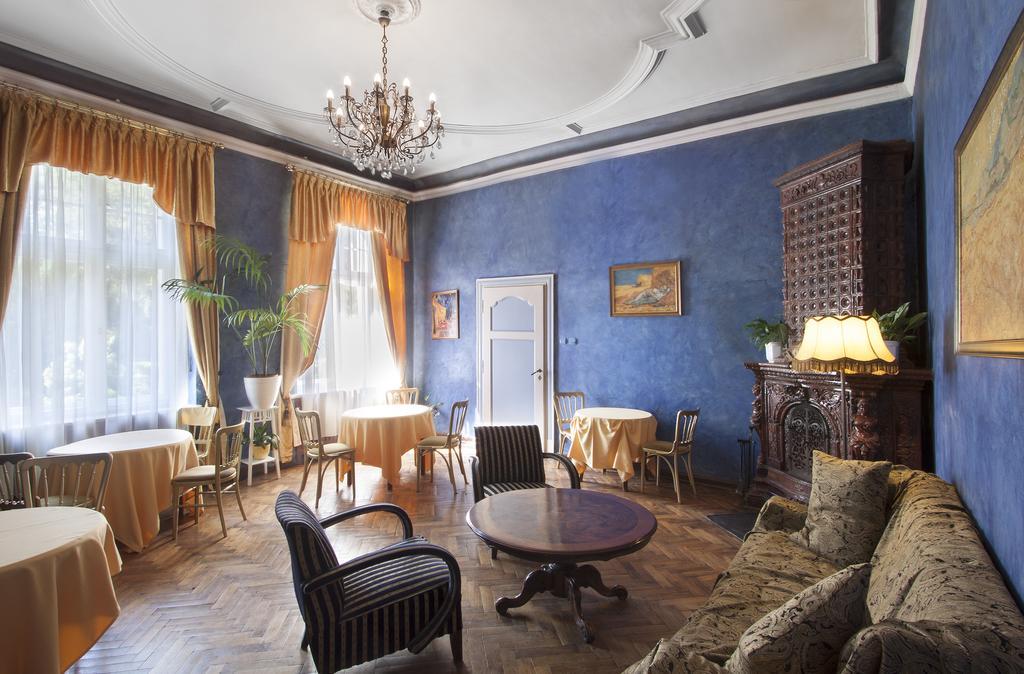 Palac Nieznanice Zabytek Goscinny Ze Spa 外观 照片
